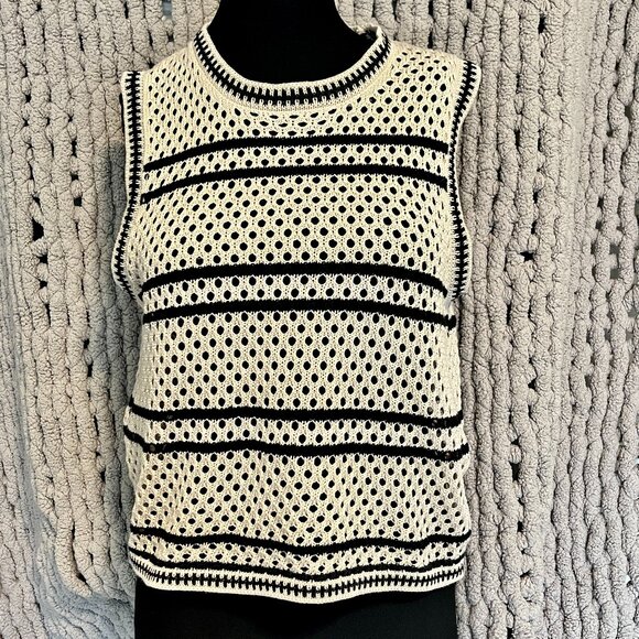 Solitaire Tops - Solitaire Crochet Black & Cream Sleeveless Sweater – Size Large